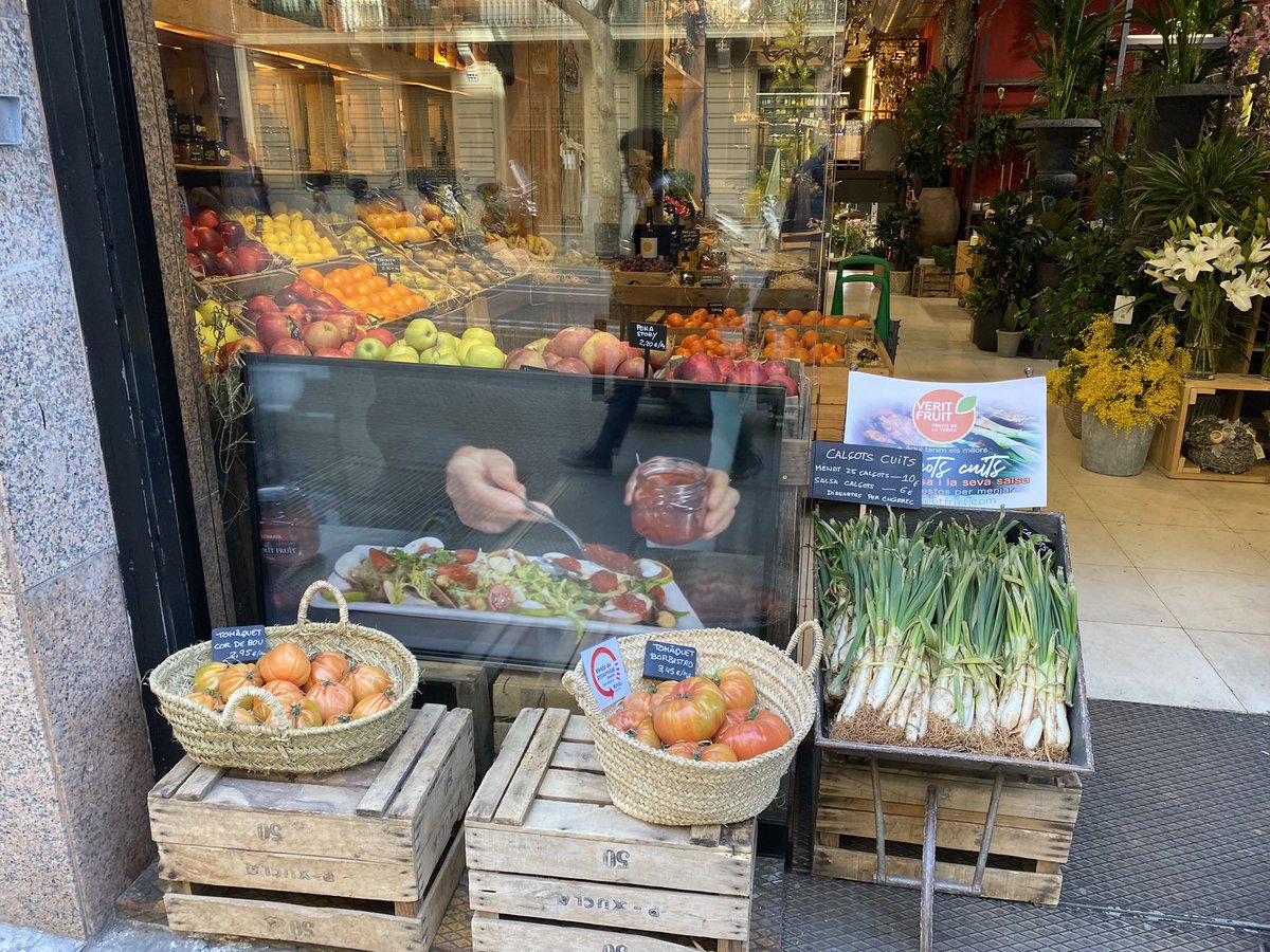 veritfruit's tweet photo. els calçots cuits i crus cada dissabte per encàrrec ☎️ https://t.co/blPTy4X9At https://t.co/0V5EyoR3vC