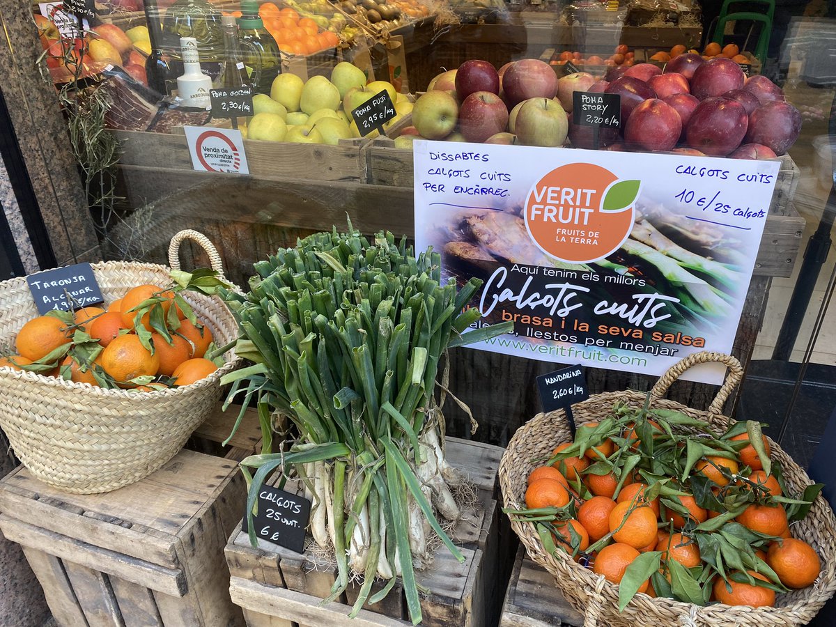 veritfruit's tweet photo. els calçots cuits i crus cada dissabte per encàrrec ☎️ https://t.co/blPTy4X9At https://t.co/0V5EyoR3vC