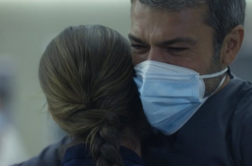 Veronicaaaaa282's tweet photo. E chi si riprende da questa scena.😭😭💔💔💔 #DocNelleTueMani2 https://t.co/y8khPEAiZH
