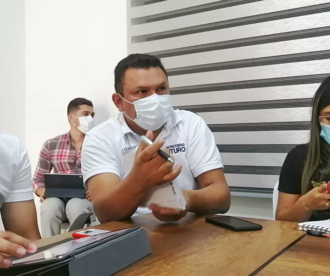 wirobe's tweet photo. Junto al diputado Lorenzo Camacho y la comunidad de los Distritos 8 y 9 del municipio de Arauquita, nos organizamos en mesas de trabajo con el gobernador encargado Alejandro Navas Ramos para manifestar nuestras preocupaciones referente a la próxima temporada de invierno 2022. https://t.co/CE4fPnnaWe