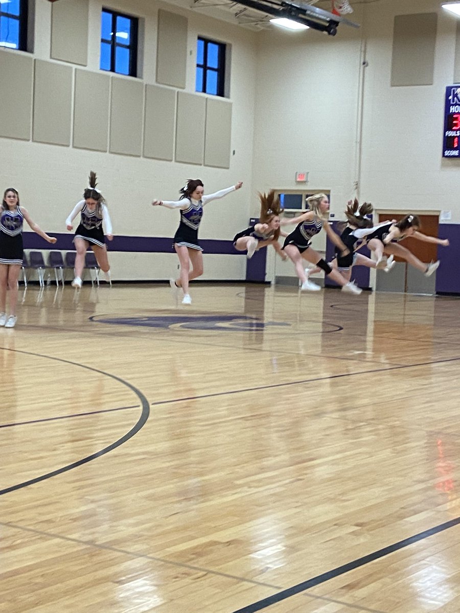 ctrakas_'s tweet photo. 7th Grade remains undefeated after beating Oberlin! @jbaileyKLSAD @CatsBoysBball @sdreed33 @MrsGibson_KMS @kmscheer_5thELA https://t.co/7wTwPmErju