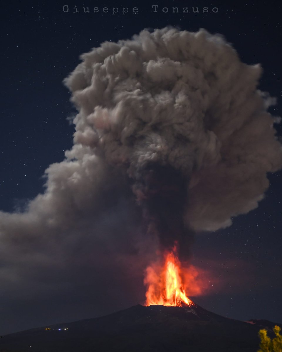 #etna #etnalive | Alla fine è arrivato. Il primo, spettacolare, parossismo di questo 2022 🌋

📸 Giuseppe Tonzuso

#eruzione #eruption #sicilia #sicily #volcano #vulcano