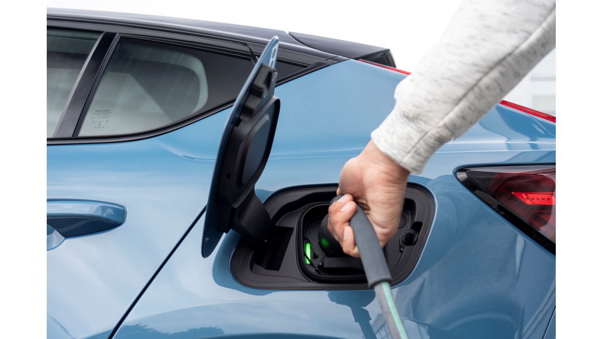 SocialProDaily's tweet photo. Volvo Turns to Twitter at Super Bowl Time to Drive Education on Electric Vehicles: https://t.co/GHnLelGya6 @VolvoCarUSA #volvo #twitter #EVasABC https://t.co/rzJWpg4OlA