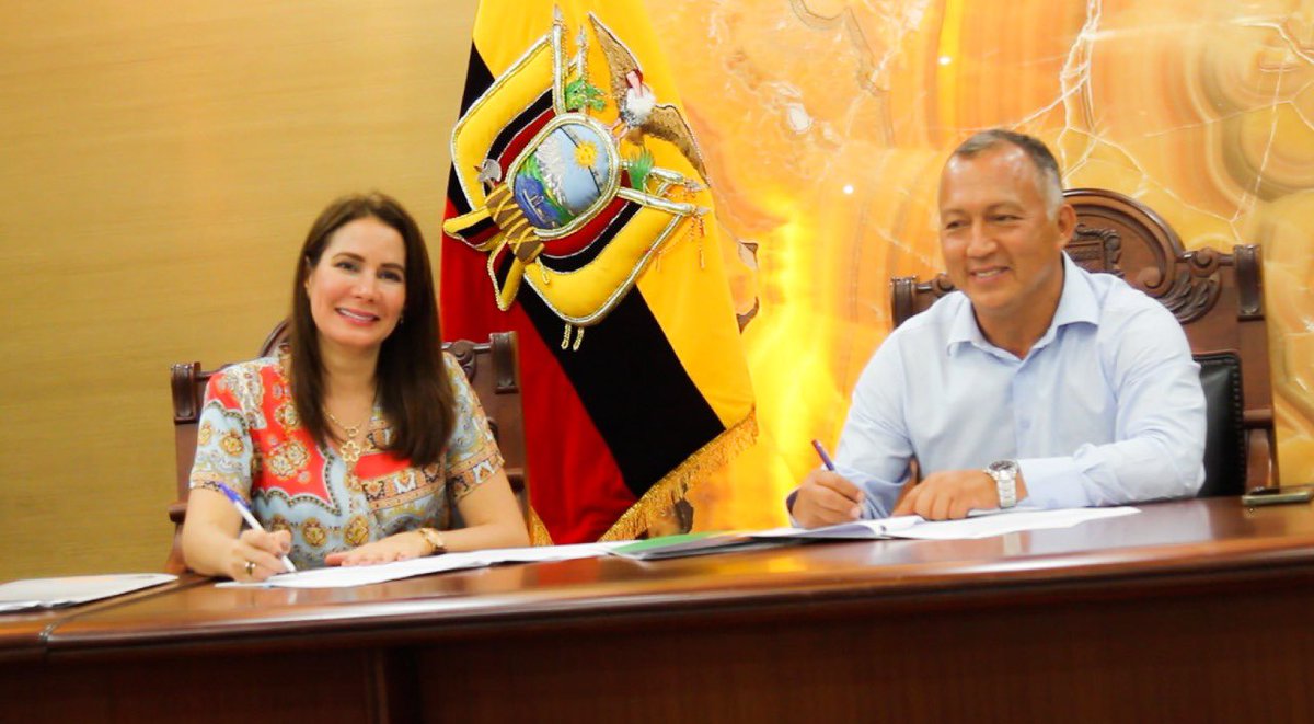 vmaino's tweet photo. El Oro conectado para producir más, reactivar la economía y generar fuentes de empleo. El convenio con @PrefecturaElOro @ClementeBravoR beneficia a 32 lugares de Arenillas, Atahualpa, Balsas y El Guabo, Huaquillas, Las Lajas, Marcabelí, Pasaje, Piñas, Santa Rosa, Chilla y Zaruma. https://t.co/v4XqY9YveM