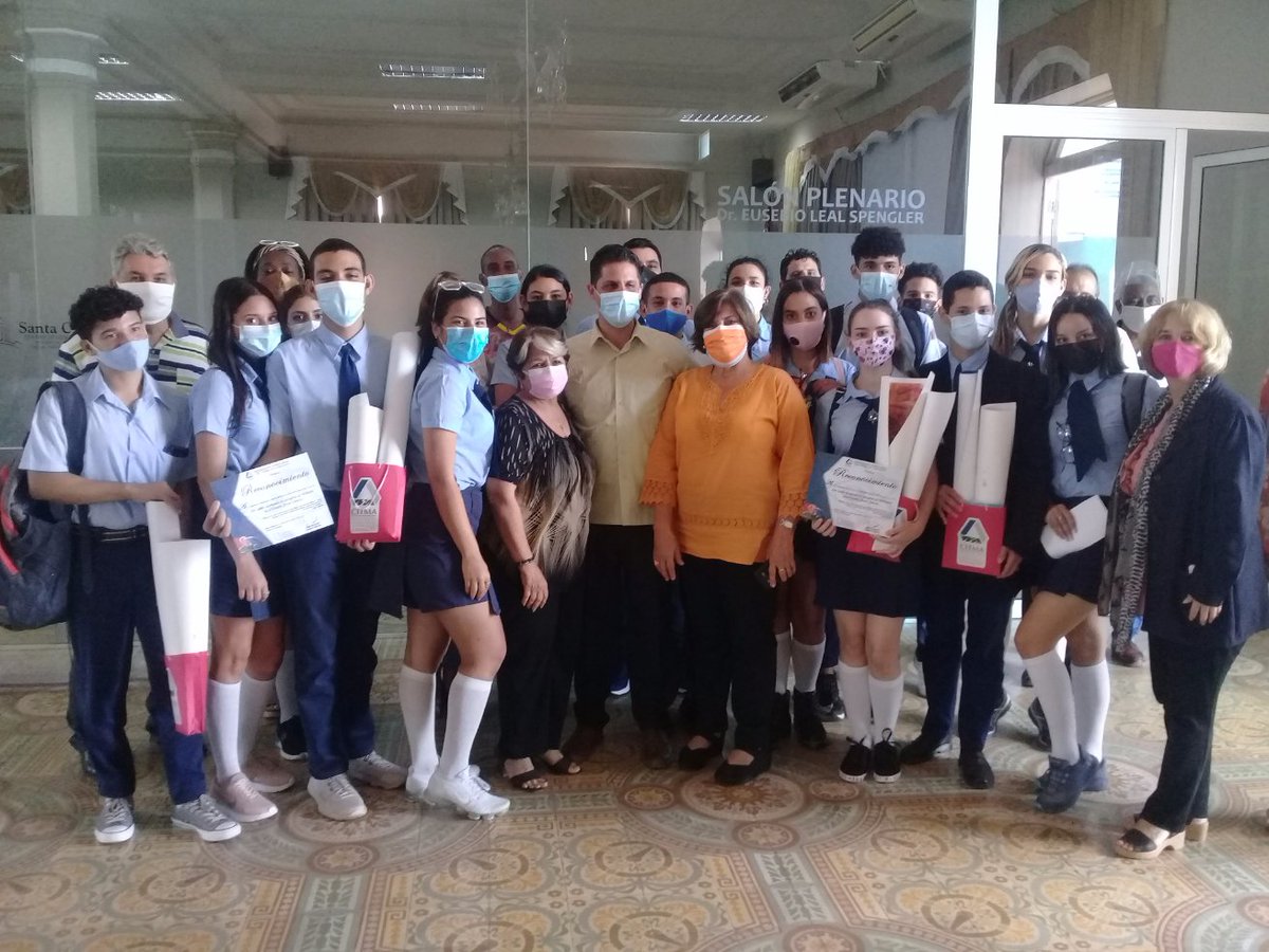 IPVCECamaguey's tweet photo. La delegación de alumnos y profesores #45GeneralisimoIPVCE al evento JOVEN CIENCIA 2022. Una jornada MEMORABLE. ¡Hoy a las CIENCIAS le crecieron ALAS! #SomosContinuidad #CubaMined #CubaEduca #EducadoresCamagueyanos #FidelEntreNosotros https://t.co/fXw94KJGzM