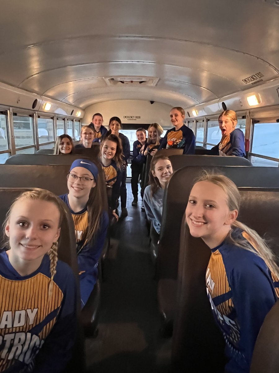haleyannhoward's tweet photo. 7th grade girls ready to take on River View! ⚡️🏀 https://t.co/naMp1uy6sF