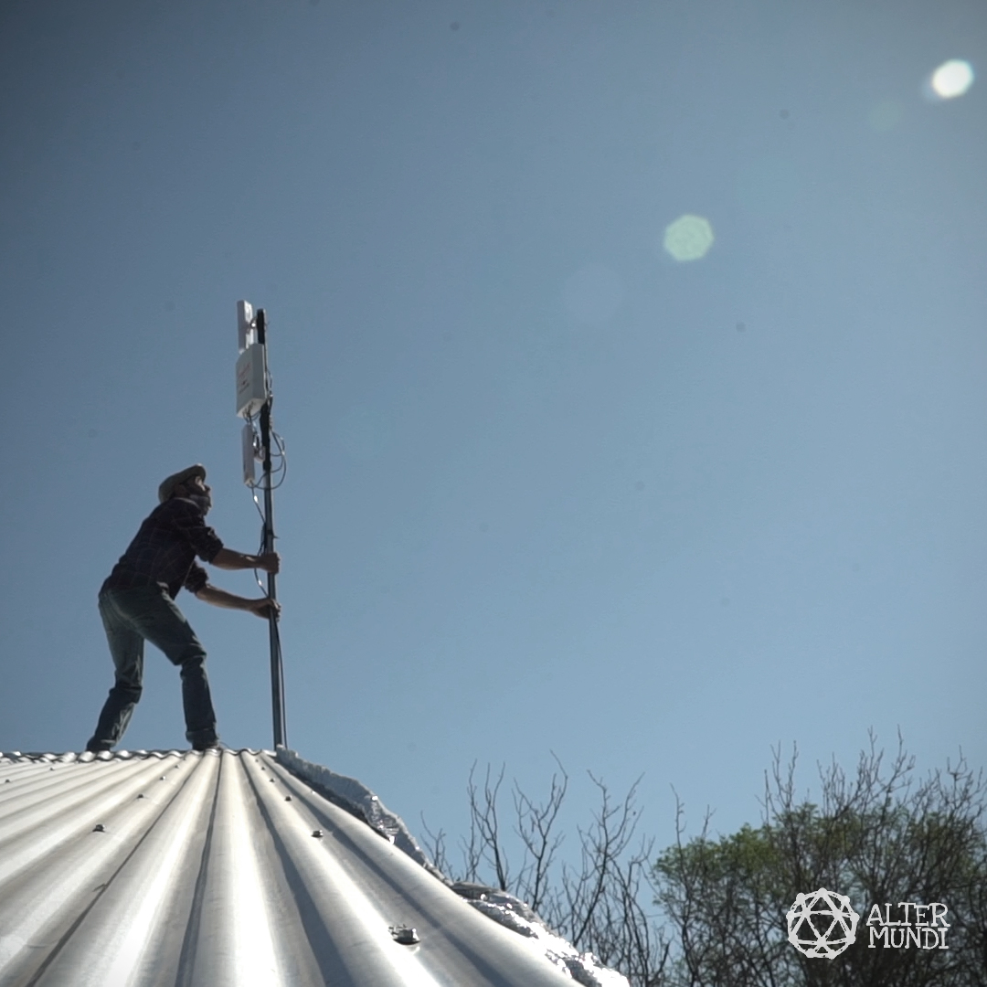 Eran 11 comunidades desconectadas
Desarrollamos un semillero
Germinaron 11 #redescomunitarias (((🧡)))

🧰Construyeron su propia infraestructura de #internet en #Salta, #Jujuy, #LaRioja, #SantaFe y #Córdoba 

📡Hoy tienen #conectividad y un nuevo acceso a la #comunicación ✊