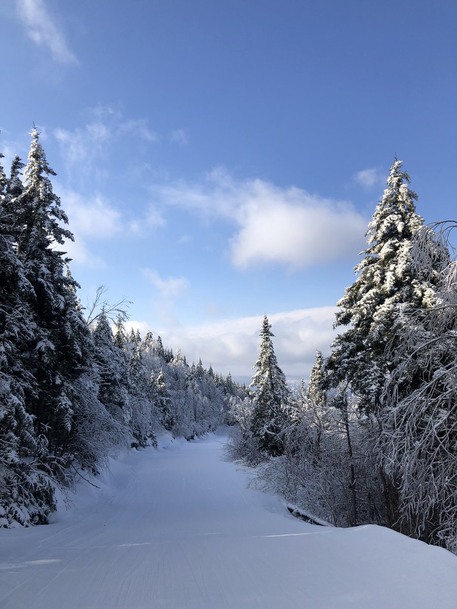 FreshiesDeluxe's tweet photo. @SkiMagicVT Was looking mighty fine right before! https://t.co/bqN1MfIqsZ