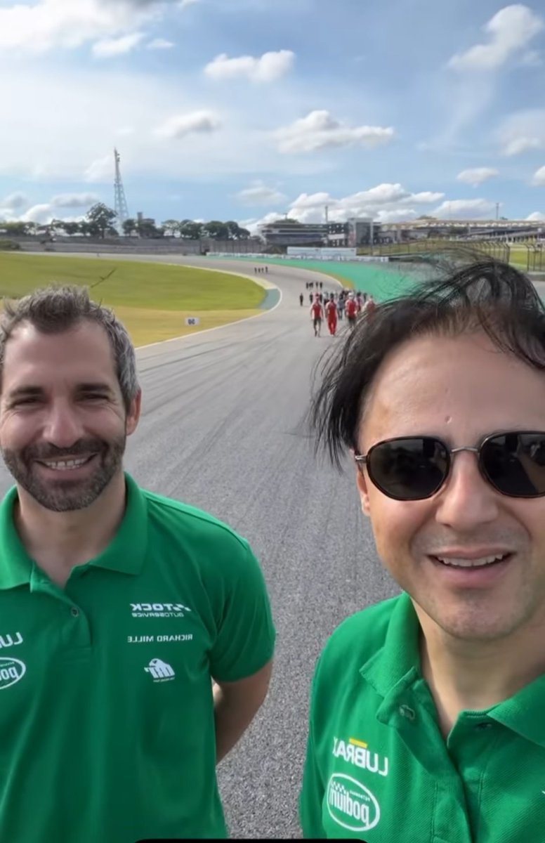 Darek_Szymczak's tweet photo. Dwie legendy w legendarnym miejscu 😎🤙.
#IsThatGlock #F1PL #ElevenF1 https://t.co/oBeFxYa5Hm