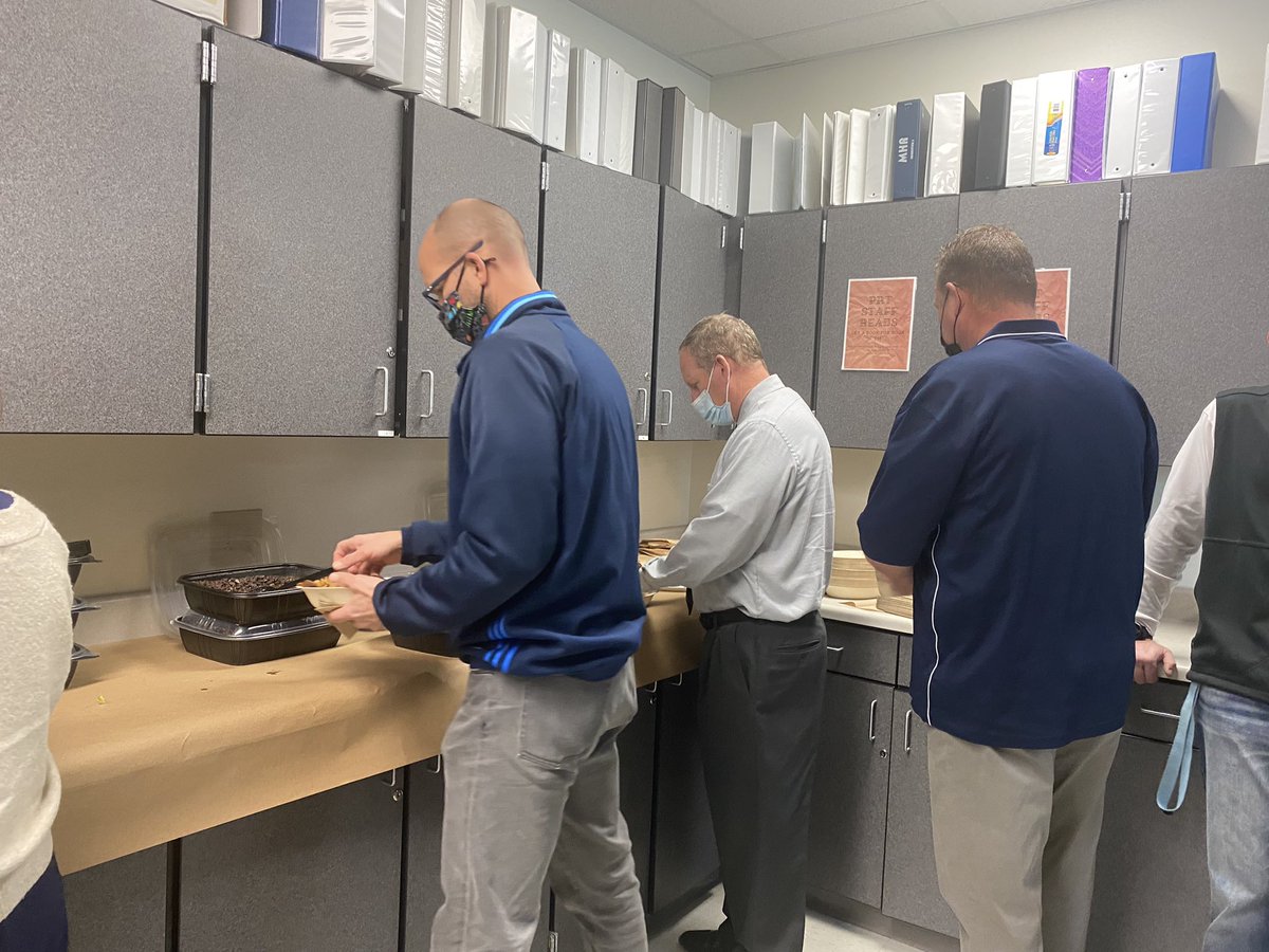 A huge shoutout to our <a href="/PRT_Huskies/">Prairie Trail</a> parents who provided Chipotle before conferences last night! Thank you for a delicious dinner and for coming to chat about your students! We appreciate you! #PRTFamily 🐾❤️🔥#OPSMomentsThatMatter