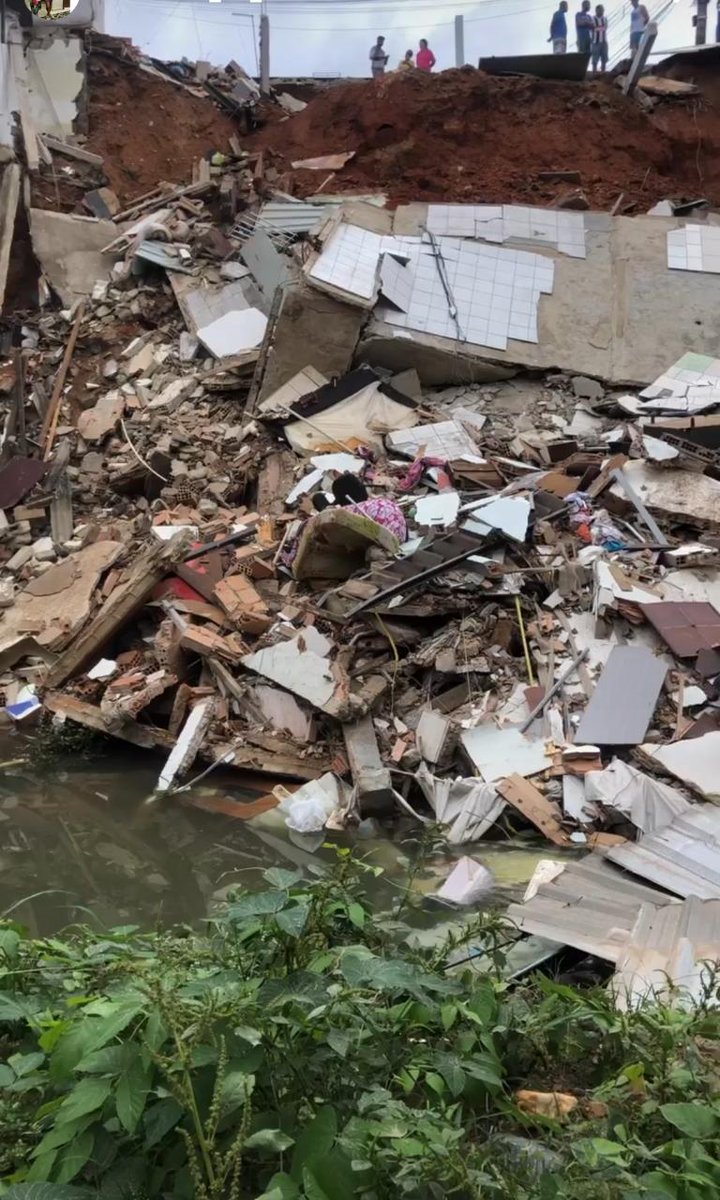 Boa noite galera, tudo bem? Não sei se é de conhecimento de todos, mas conforme esta passando na televisão houve um desabamento aqui em Santa Luzia e a família nos contatou pedindo ajuda. A mãe está grávida e perdeu todo o seu enxoval. +