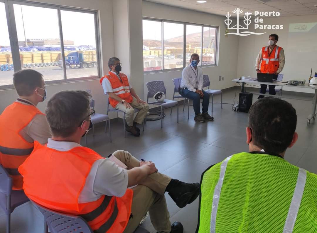 APN_PuertosPeru's tweet image. 📌 #Ica | Puerto de Paracas, operador del TP Gral. San Martín recibió la visita de la Guardia Costera de #EstadosUnidos, delegación acompañada por miembros de la APN, con la finalidad de intercambiar información sobre protección portuaria dentro de los alcances del #CódigoPBIP.