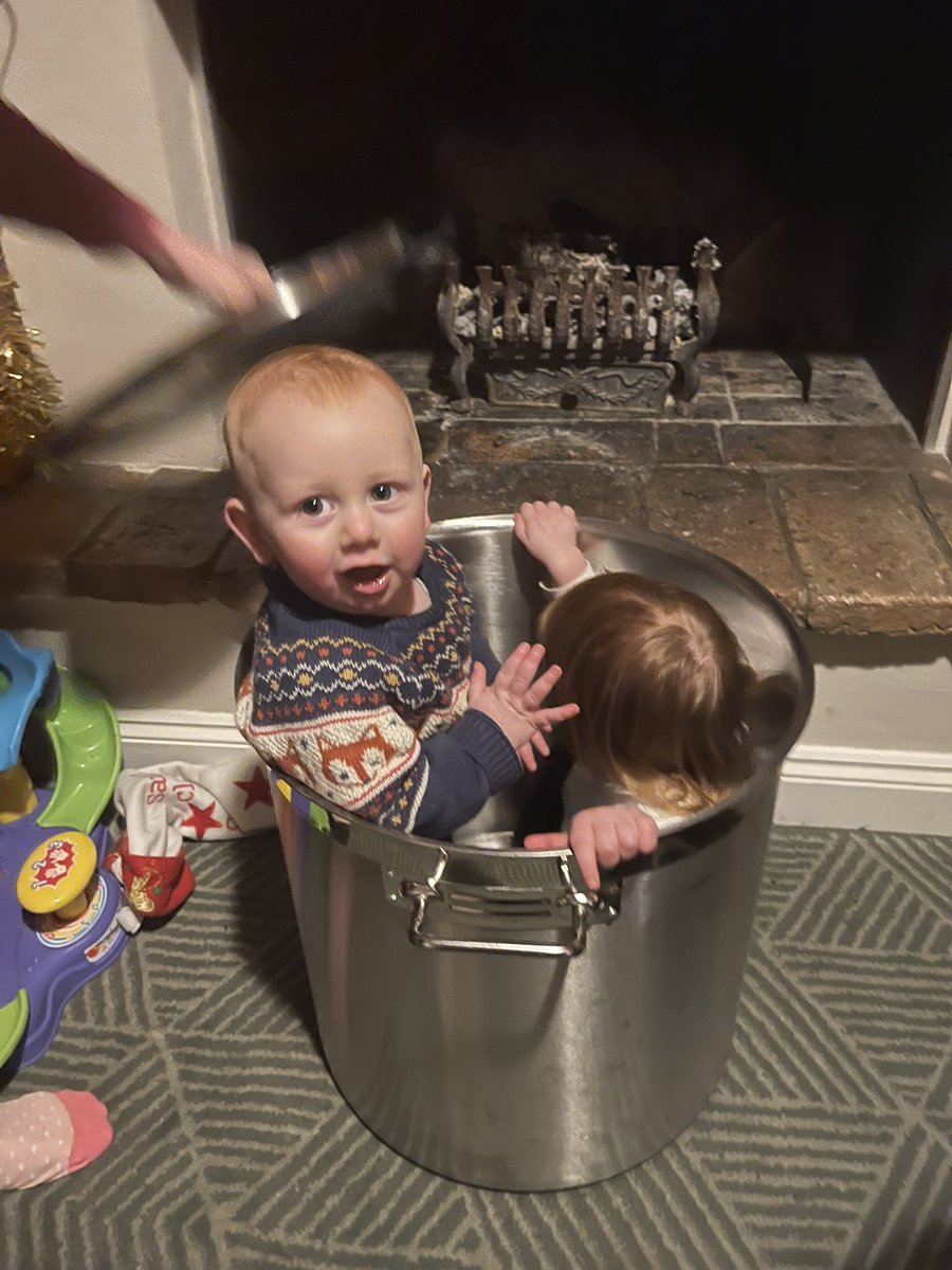 DavidBarnett9's tweet photo. The kids think my new pots are great fun 🤨 https://t.co/jIlUU4bR2s