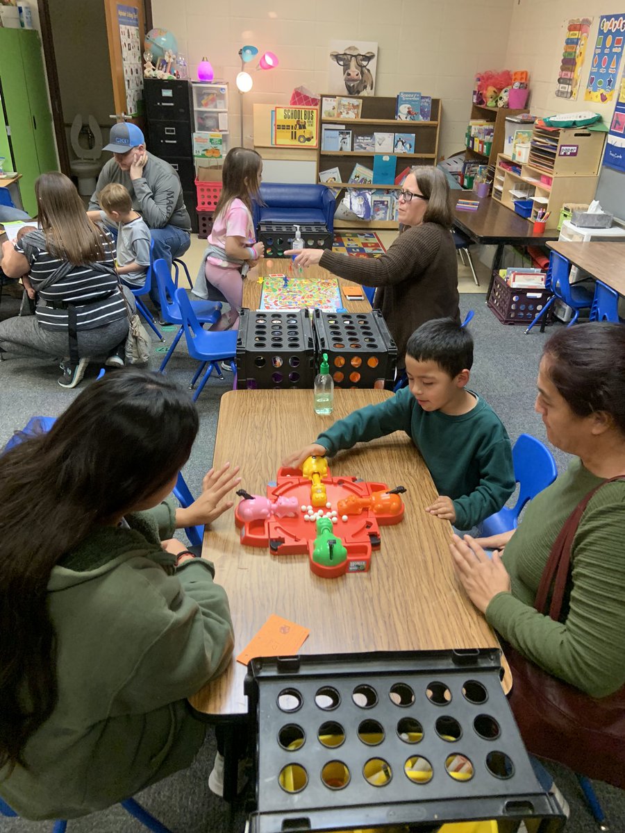 FPSBillieKids's tweet photo. Thanks to everyone who attended our KG Math night.   Lots of games and learning going on!! https://t.co/jiKjx1jxem