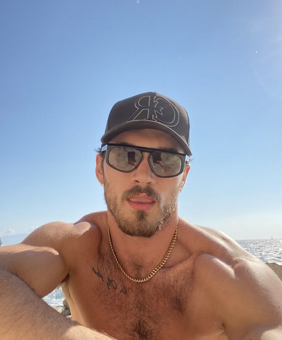 come ride this waaaaveeee 🌊 https://t.co/n29QG9aWoU