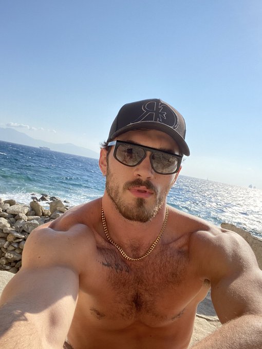 come ride this waaaaveeee 🌊 https://t.co/n29QG9aWoU