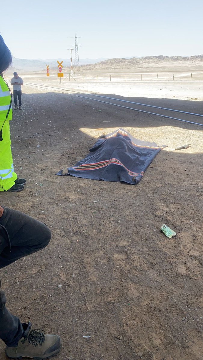 joseantoniokast's tweet photo. Un camionero fue asaltado, golpeado y lanzado por dos inmigrantes desde un puente en Antofagasta. Murió al instante.

Si este asesinato no es capaz de conmover al gobierno actual y al electo de la urgencia de cerrar las fronteras a la inmigración ilegal, no sé qué lo hará https://t.co/4LJik0QYXO