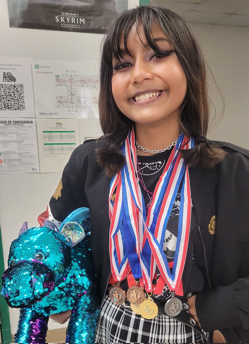 RCondra_'s tweet photo. Congratulations Mr. Helmling and his Academic Decathlon Team! 🎉 Especially proud of Raven and all those medals, my favorite is the GOLD for SPEECH @MontwoodHS https://t.co/Hvcs910zqC