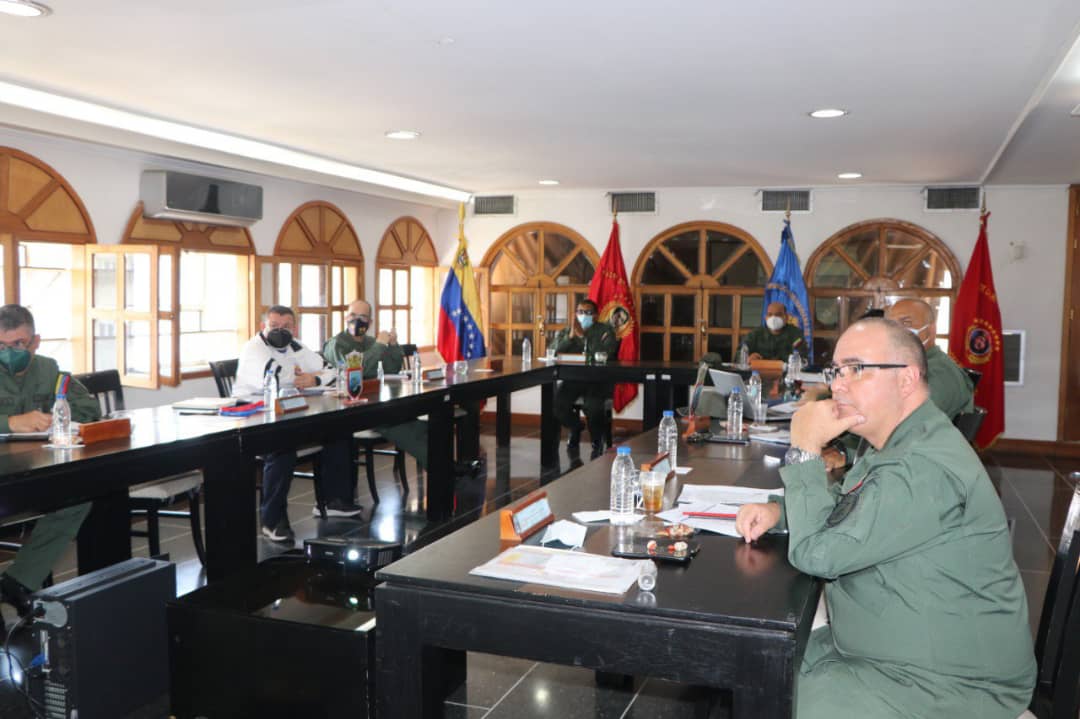 #10feb Comandante General de la <a href="/ArmadaFANBVzla/">Armada_ve</a>, Alm <a href="/Alexjvb44/">Alm Alexander José Velásquez Bastidas</a>, efectuó reunión con el Estado Mayor Naval y el Comité Organizador Día de la Armada 2022, con la finalidad de revisar las actividades previas al 24JUL, rumbo a su Bicentenario.
#NavegandoAlBicentenario <a href="/NicolasMaduro/">Nicolás Maduro</a>