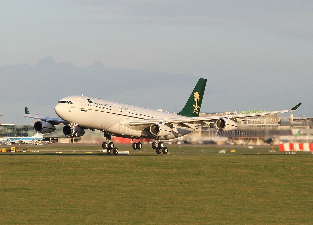 Michaelkelly707's tweet photo. Another pic of the Kingdom of Saudi Arabia @airbus A340 departing @DublinAirport late this evening having received a new livery by @IAC_Ltd at their Dublin facility
#avkeek https://t.co/GtA2qB5mYm