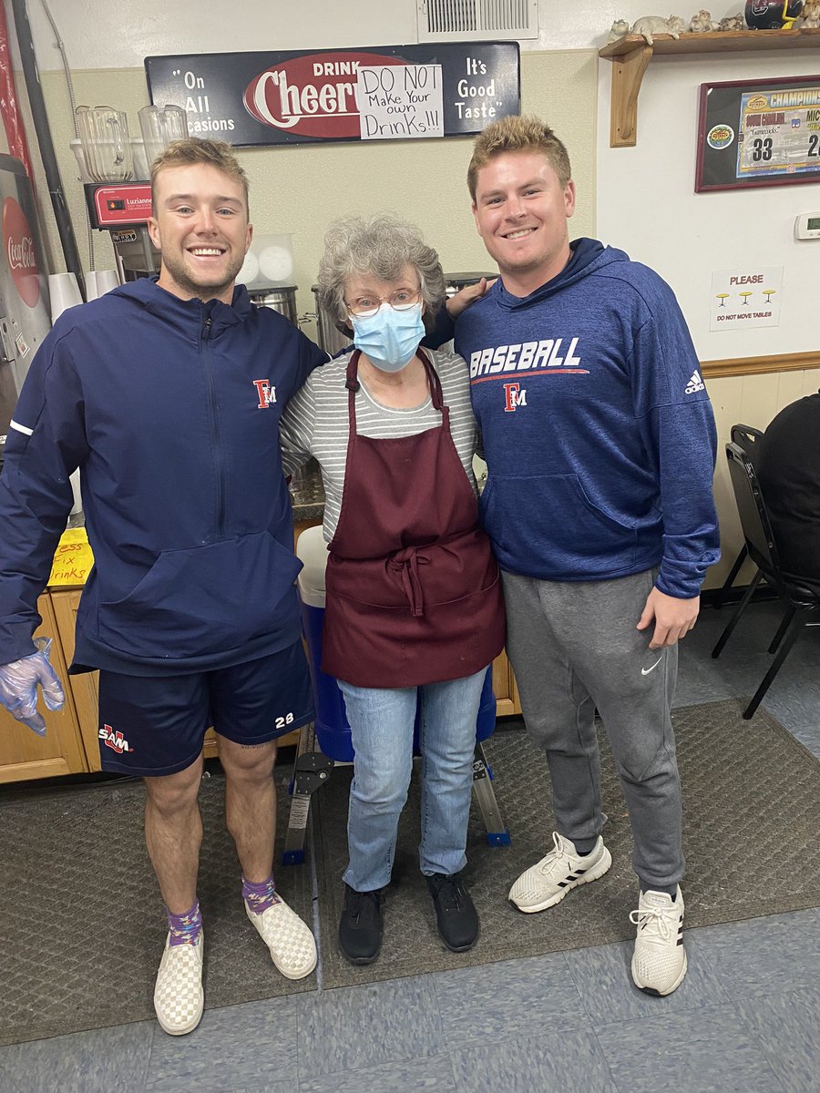 FMU Baseball Food Review tweet media