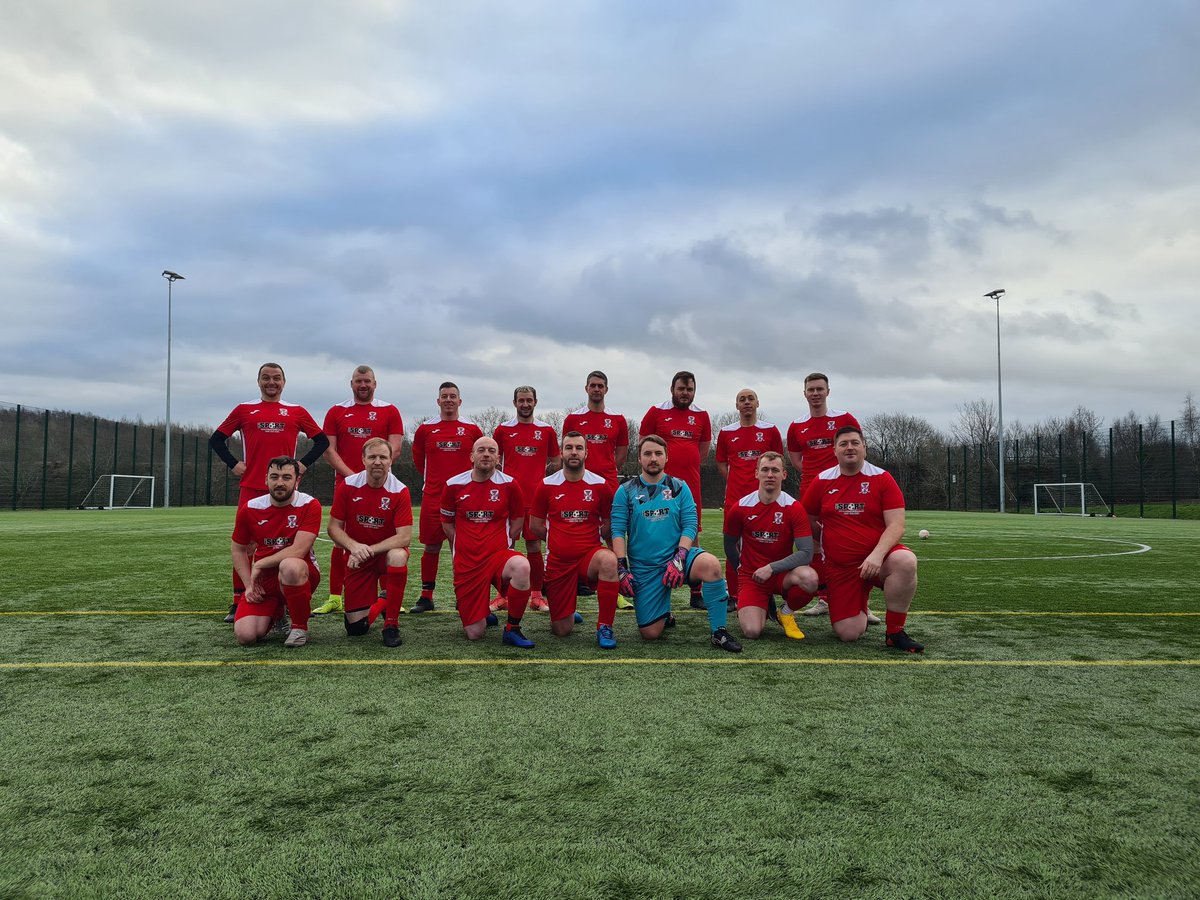 StrathclydeUtd's tweet photo. @GDSFC2008 @OnlySportLTD1 @SAF_Friendlies #Strathydaft looking good in this season home kit some great deals down at @OnlySportLTD1 we will be down for away kit and possibly match day tracksuits π΄βͺπ΄βͺπ΄ https://t.co/ngemo34Z2S