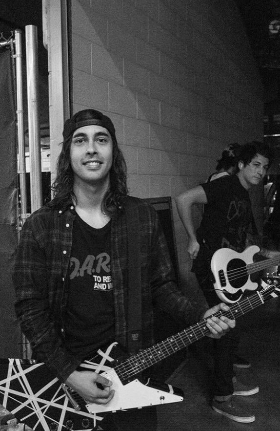 Happy Birthday Vic Fuentes ilysm >< 