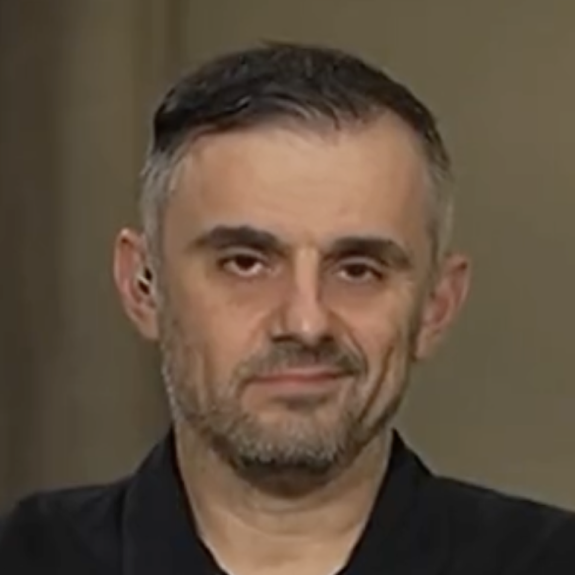 dtrinh's tweet photo. A free masterclass in handling a hostile interviewer from @garyvee https://t.co/kEjdxFJQig