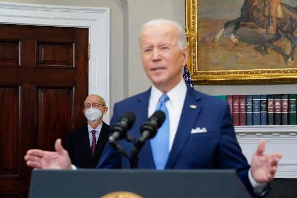 thehill's tweet photo. Biden to propose 4.6 percent pay raise for federal employees, service members: report https://t.co/45r82somBy https://t.co/GOp0fmhRCW