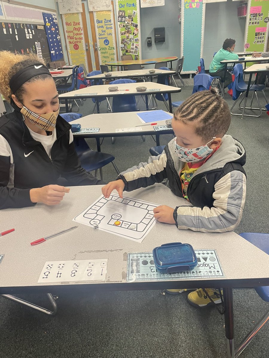 MsPolkKinder's tweet image. Family math night was a success! 👏🏻 #parkwood #wearethewood #wearegccs