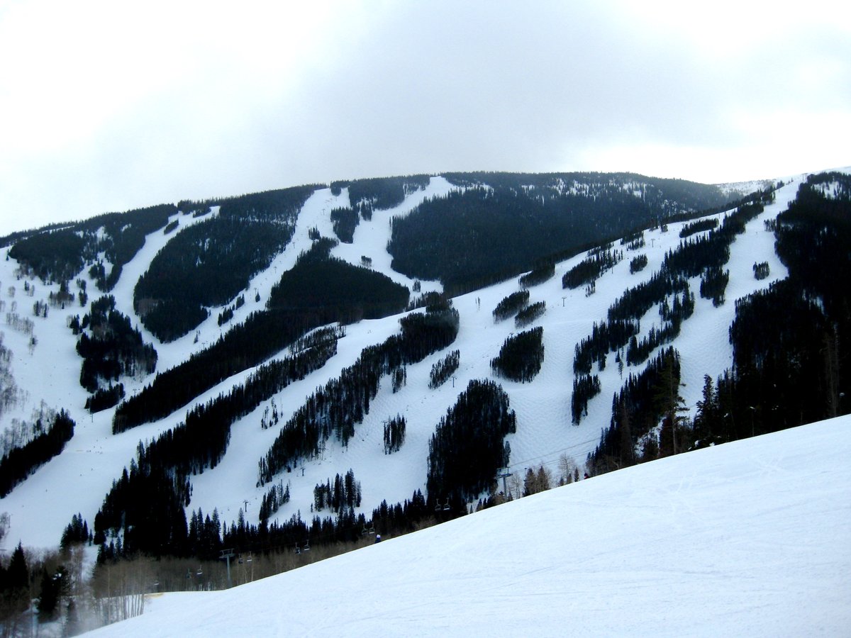 SenatorBennet's tweet photo. #SkiColorado https://t.co/iTAuqLoIIo