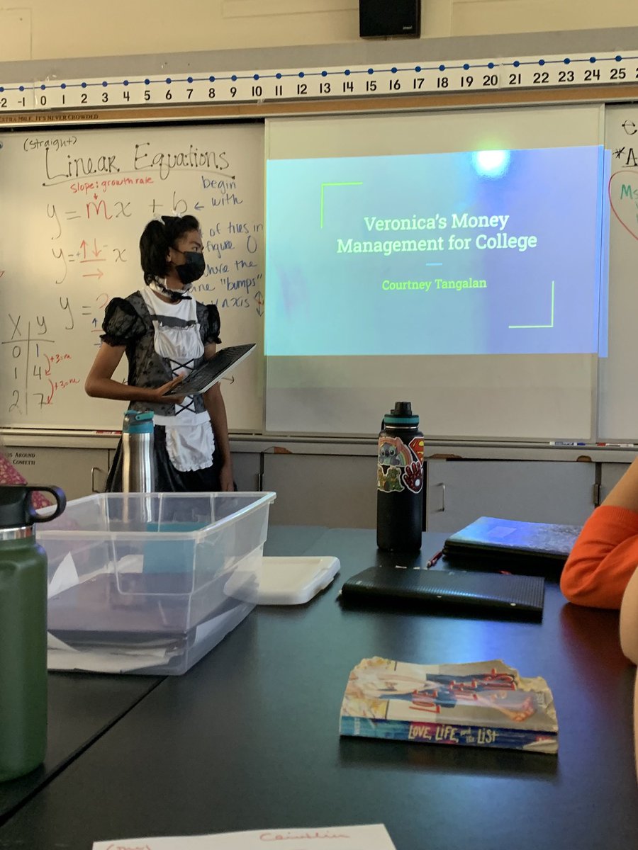 Throwback Thursday! Ss presenting their finance projects in their Halloween costumes😂 Always having fun at <a href="/VIDASHARKS/">VIDA (6-8 Magnet)</a> 💙