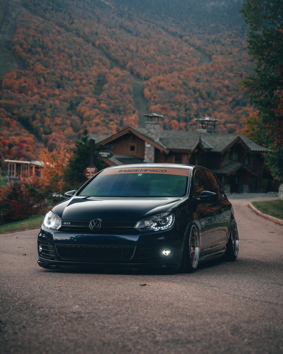 AccuAir's tweet photo. Swipe to see the surprise in the trunk. 🤯@wobgti’s floating tank set-up in his MK6 is next level! Tag us in your creative tank set-ups. 

#AccuAir #eLevel #Bagged #BaggedMK6 #VW #MK6 #GTI #BBS #AirSuspension https://t.co/eORW8j9fuk