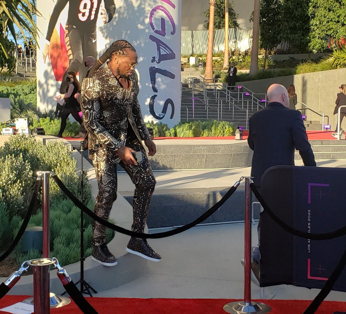 ItsGovertime's tweet photo. #Titans RB @KingHenry_2 has arrived at the #NFLHonors Red Carpet. https://t.co/nxdyL6rQze