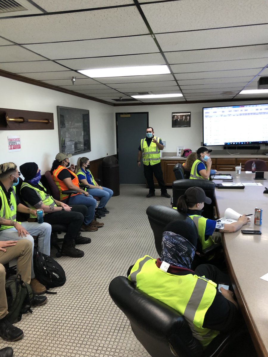 Here is Adam Flores delivering a PCM during our weekly supervisor training. Great #safetymessage. @BrionesJerson @mboden69 @Shelby2017goair @DarylHeppner @RoxyMarie1217 #UPS @JessicaB_SAFETY