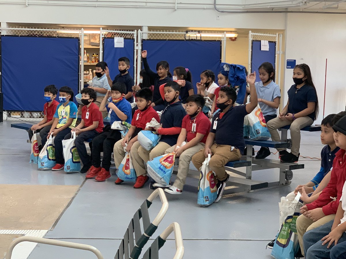 dagarcia96's tweet image. 2nd grade is ready for #safeswim! @KeyesTigerCubs @IrvingISD