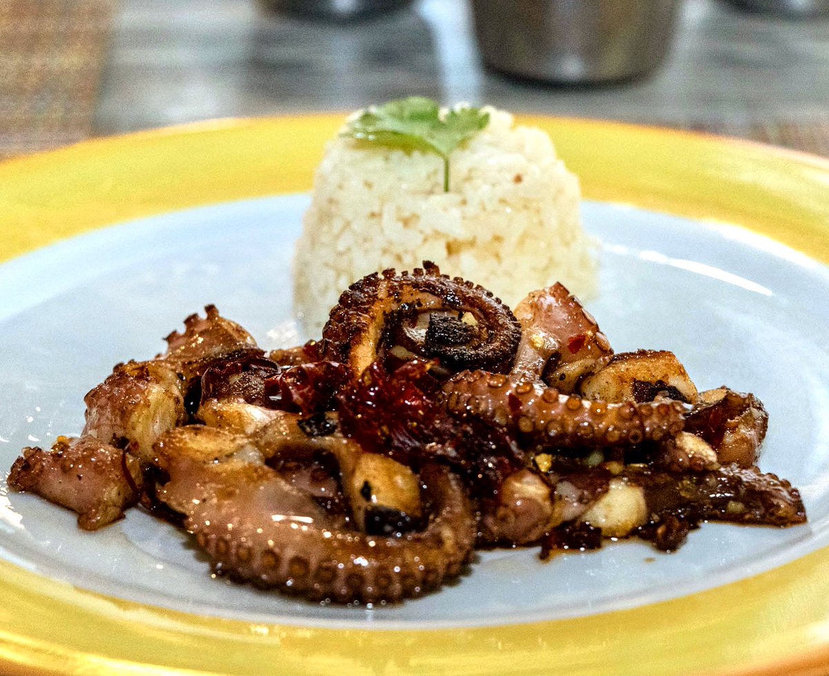 Plaza_Pescador's tweet photo. For adventurous palates only: Ajillo style Octopus from #lamexicanacantina!

🍽

Solo para paladares aventureros: pulpo al ajillo de La Mexicana 

#plazadelpescador #octopusrecipe #cabogastronomy #eatwell #sanjosedelcabofoodie #foodiegram #musttry #pulpo https://t.co/7NgCd8zdwl