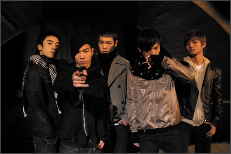 Welcome2datop's tweet photo. #TOP #GDRAGON #TAEYANG #SOL #DAESUNG #DLITE #SEUNGRI #VI #BIGBANG #ChoiSeungHyun #tttop #BIGBANGTOP @YG_GlobalVIP https://t.co/oBJo55Mk5Y