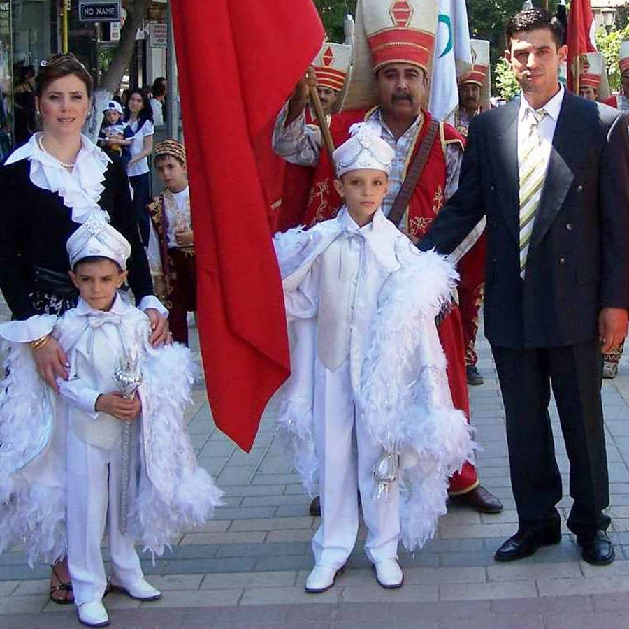 everythingturk1's tweet photo. Proud parents touring with their kids during their "sunnet" - Circumcision ceremony  #turkishfollowers #Türkisch #turkey #türk #turco #turc #turkish #türkiye #everythingturkish #culture #sightseeing #travel #photooftheday #turksinaustralia #australianturks #turksinflorida #f https://t.co/LdRpdF074a