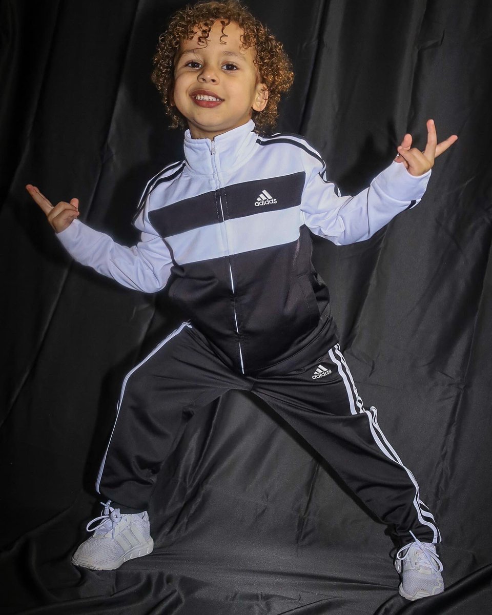 super_saiyan93's tweet photo. Curls &amp; 3 Stripes 
•
•
#photography #photoshoot #canonphotography #canoneosrp #pictureperfect https://t.co/swJMRqx1Ge