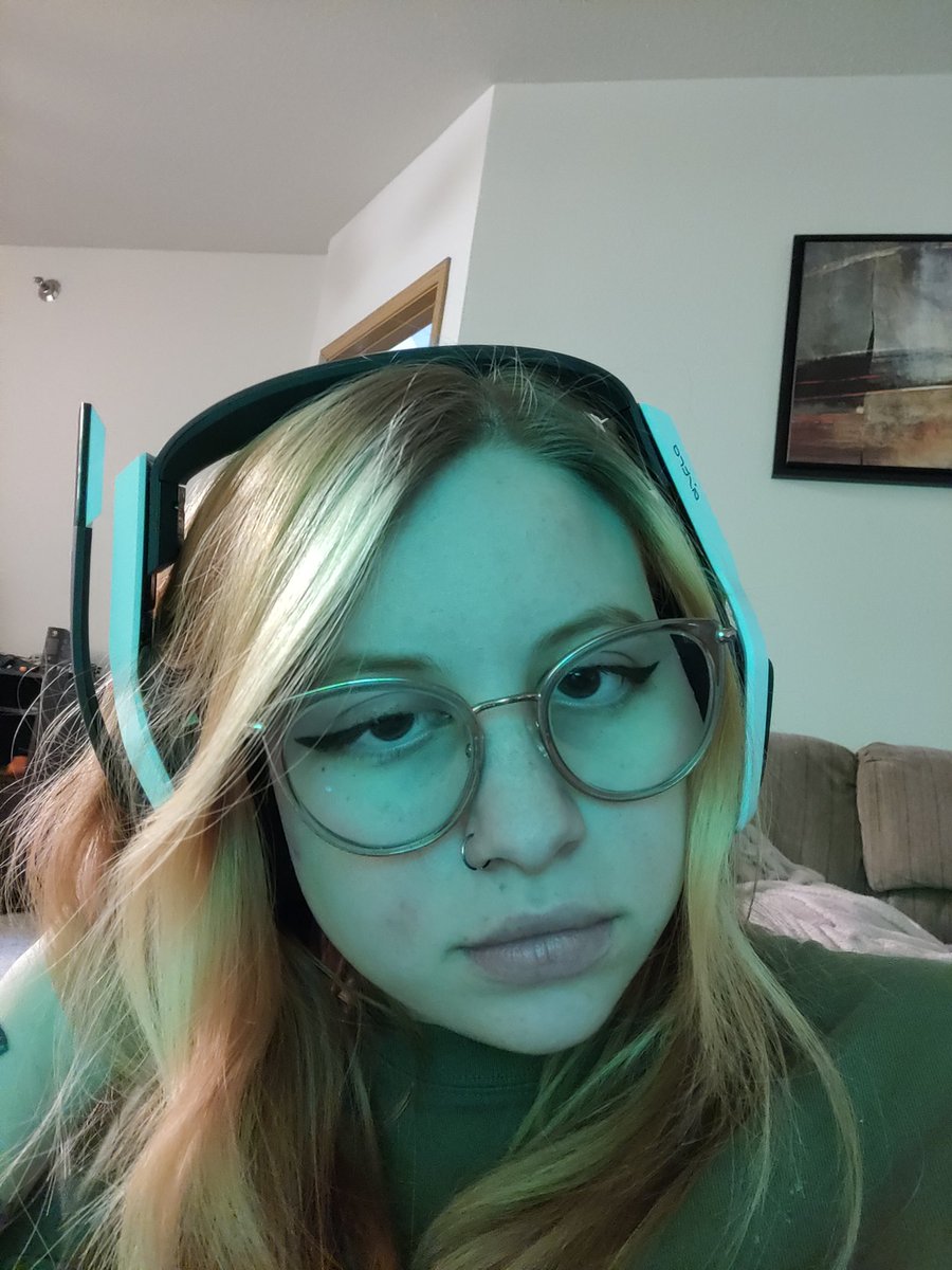 UhhhhSry's tweet photo. I just wanna play the new season of Apex.
BUT WE JUST HAVE TO START THE SEASON WITH BUGS AND STINKY SERVERS https://t.co/8rJI1LDI05