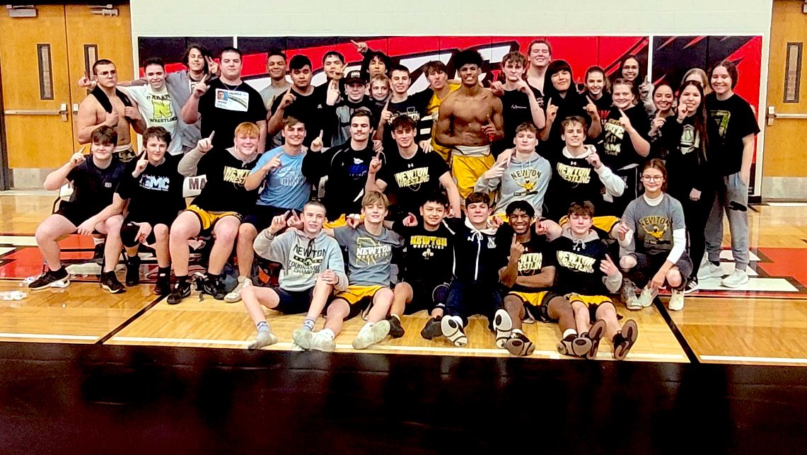 NewtonHSKS's tweet photo. 2022 AVCTL Division 1 Wrestling Champs! Congrats Railers! #railerpride #railerfamily #railerway https://t.co/5leQSXDQUP