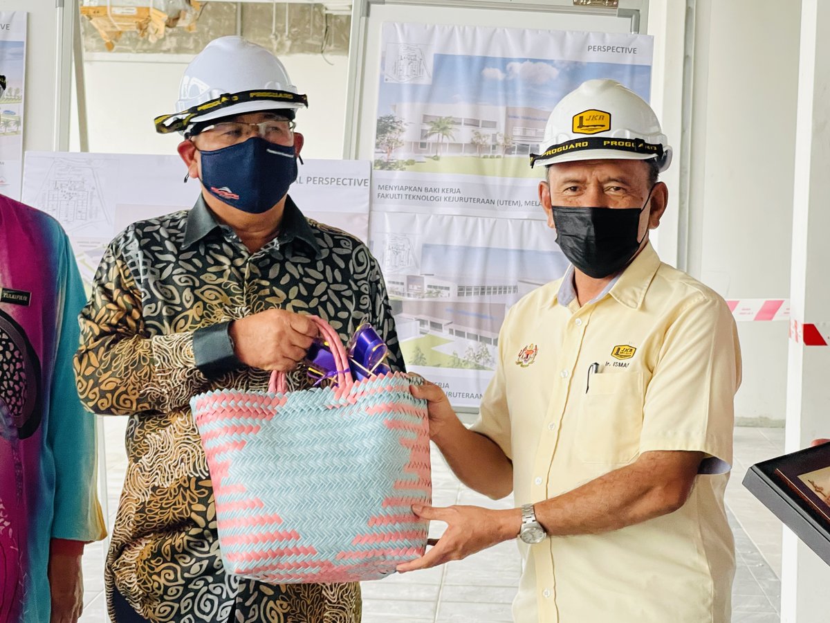 10/2/2022 Lawatan  KSU KPT diiringi Datuk Pengarah JKR Melaka ke tapak Projek Bangunan Fakulti Kejuruteraan Utem , Melaka.

<a href="/bukitmulia/">Ir Ismail Abd Rahman</a>
<a href="/MOWorks/">でやんす</a>
<a href="/JKRMalaysia/">JKR Malaysia</a>
<a href="/SulaimanMdAli1/">Sulaiman Md. Ali Official</a>