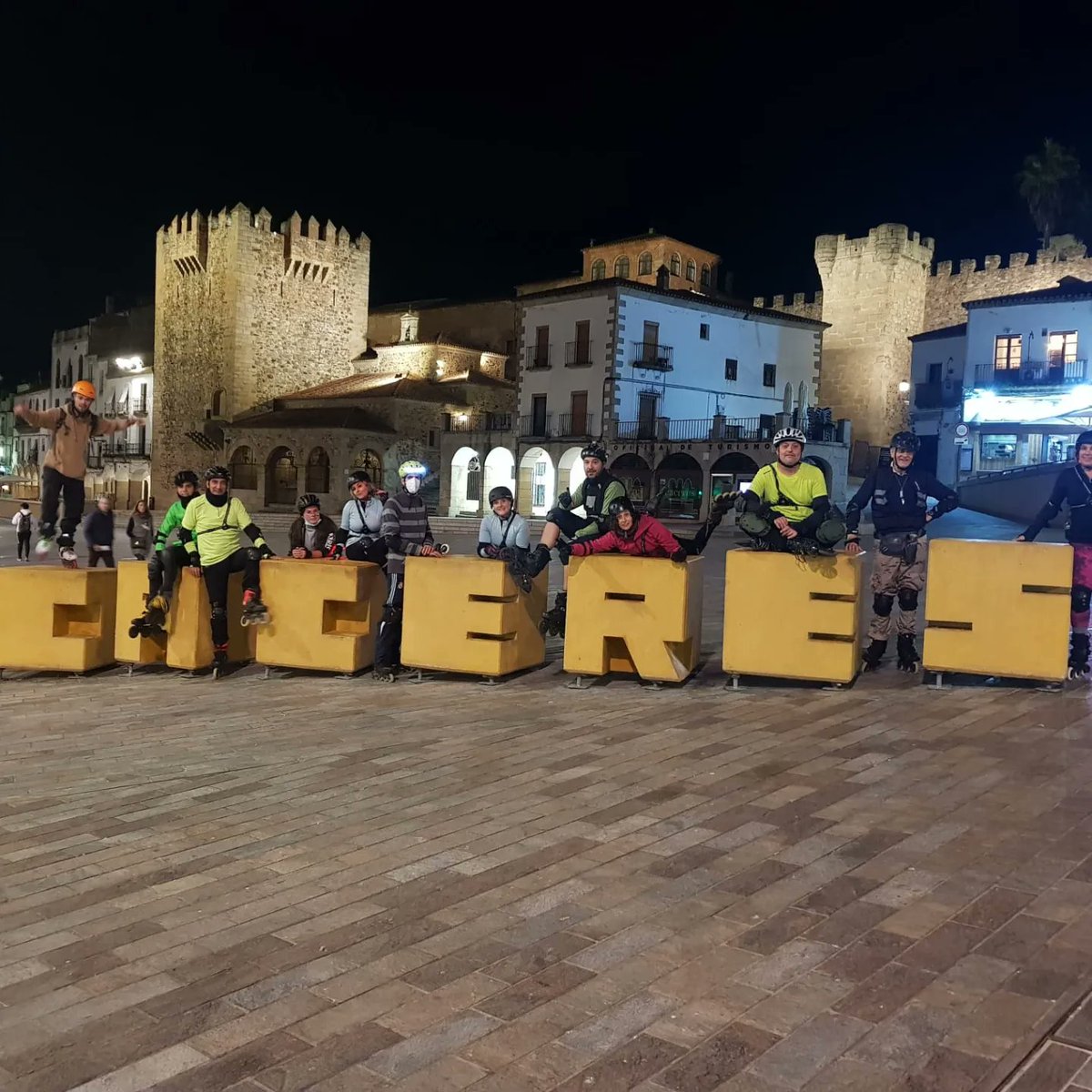 Muy buena ruta intermedia de jueves 10/02/22. Ven a rodar con nosotros. Únete a CcRueda!!! #diversion #caceres #deportecaceres #deporteextremadura #patinajeenlinea #amigos