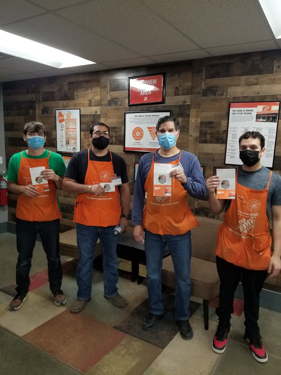 jmar0506's tweet photo. Milestone Achievements at 6577. Congratulations to Freight Team Members Brandon S. Bronze Recipient, Erik C., Luis B.,and Jacob S. Silver Recipients. Great Work Guys. Let's Keep It Going!!! @ricksolis2121 @CourtneyMKorkow @SendejoRoy #FRTA2021 https://t.co/4XQlI4EAf4