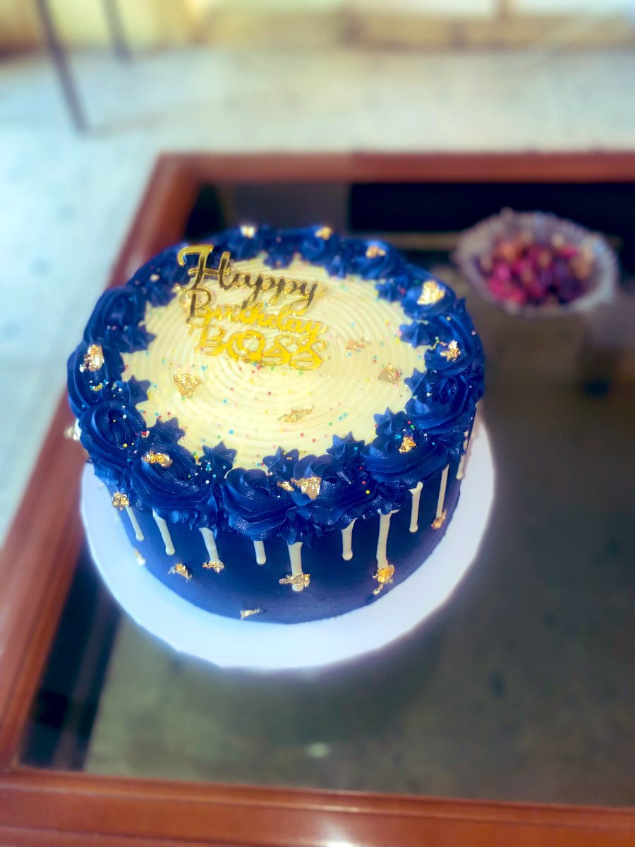 Cruzcatering01's tweet photo. Good morning from my camera and turning table😁😉
Abeg make una come patronize me oh.
#cake #cakes #baking #drip https://t.co/agcJwcEgGu