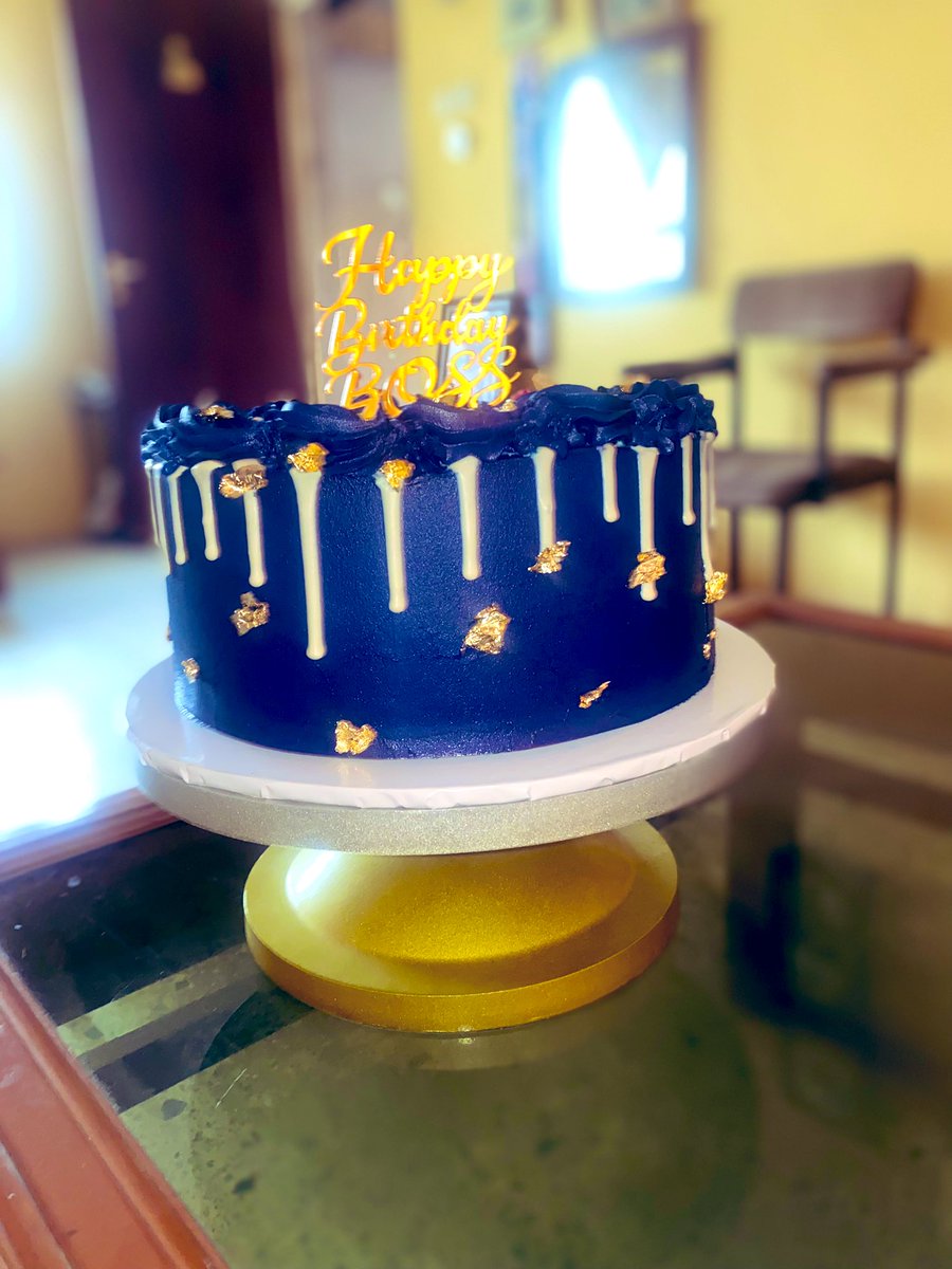 Cruzcatering01's tweet photo. Good morning from my camera and turning table😁😉
Abeg make una come patronize me oh.
#cake #cakes #baking #drip https://t.co/agcJwcEgGu