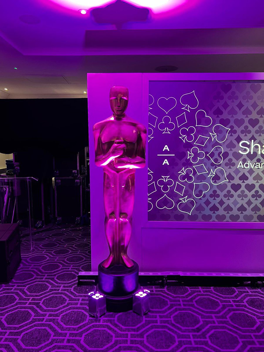 Table_Art_FR's tweet image. Well done Team Olly @Table_Art_SW &amp;amp; Team Rosie @PartridgeEvents for a great job last night @Axis_Events @andrewdavwright #events #theming great Casino Theme with our Pixel Feather table centres