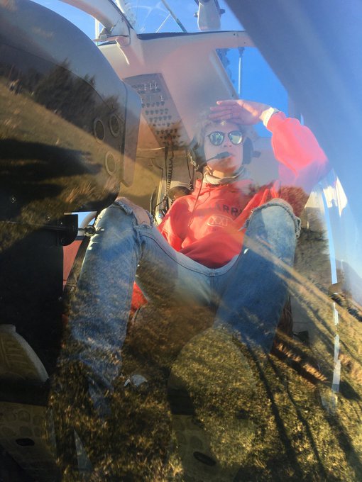 Que har&iacute;as si de la nada llego en un helic&oacute;ptero y te digo &ldquo;s&uacute;bete y no preguntes&rdquo;? https://t.co/k8D