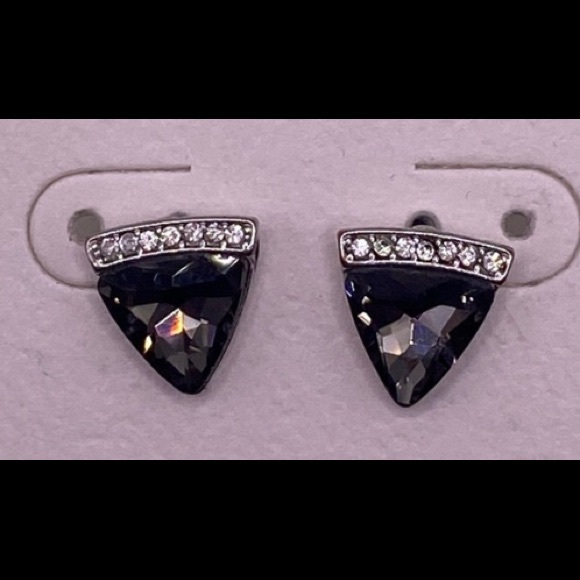 Chilispice's tweet image. So good I had to share! Check out all the items I'm loving on @Poshmarkapp #poshmark #fashion #style #shopmycloset #melroseandmarket #vix #melbymelissa: posh.mk/v3HH8IKnynb